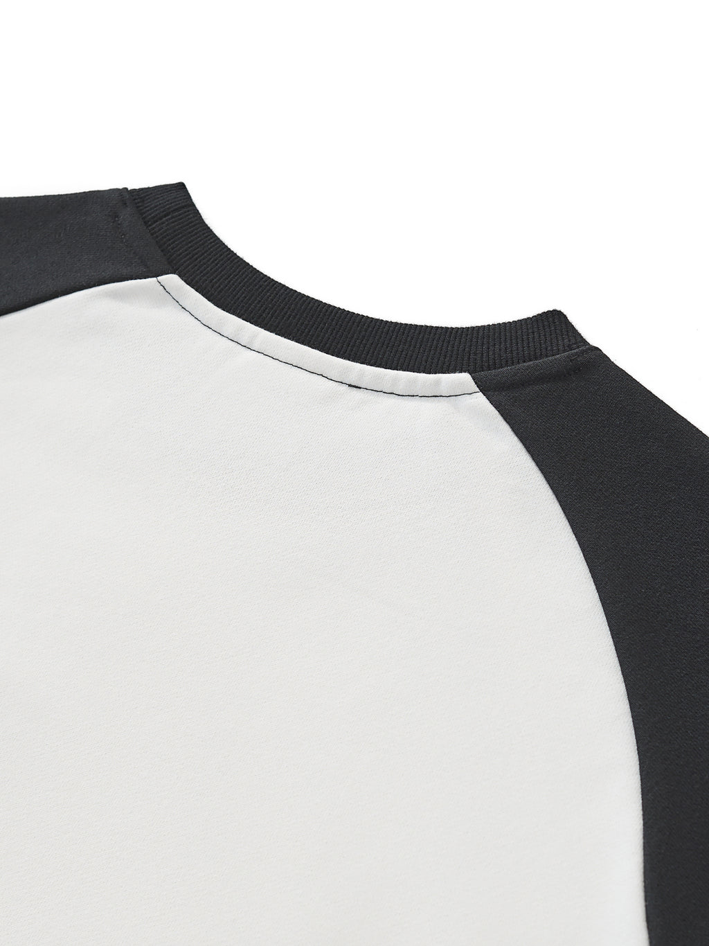 VIOR Raglan Raw - Hem Crop Sweatshirt